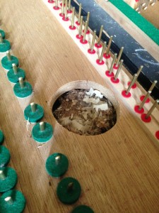 ピアノの中にネズミの巣！調律時に発見！今回は部品を食べられた！