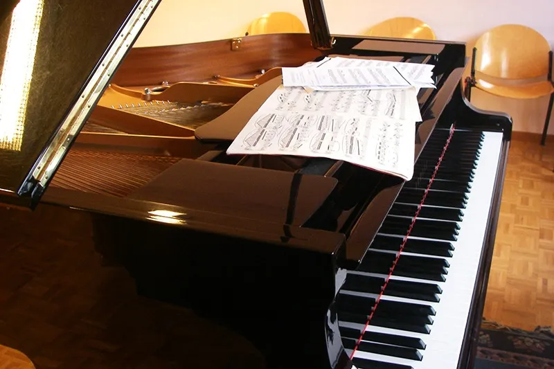 ピアノのメーカー・器種を調べる