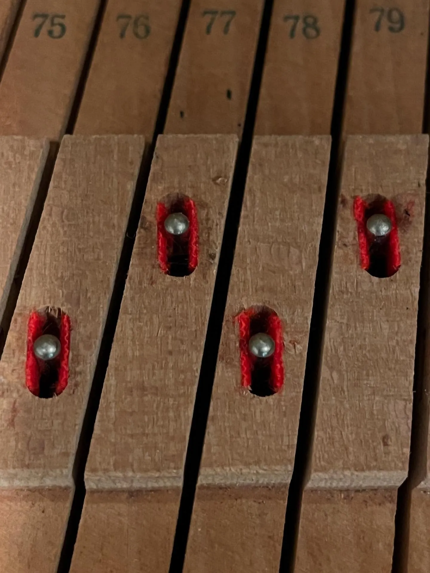 【久々のピアノ調律】何十年も調律されていないピアノ