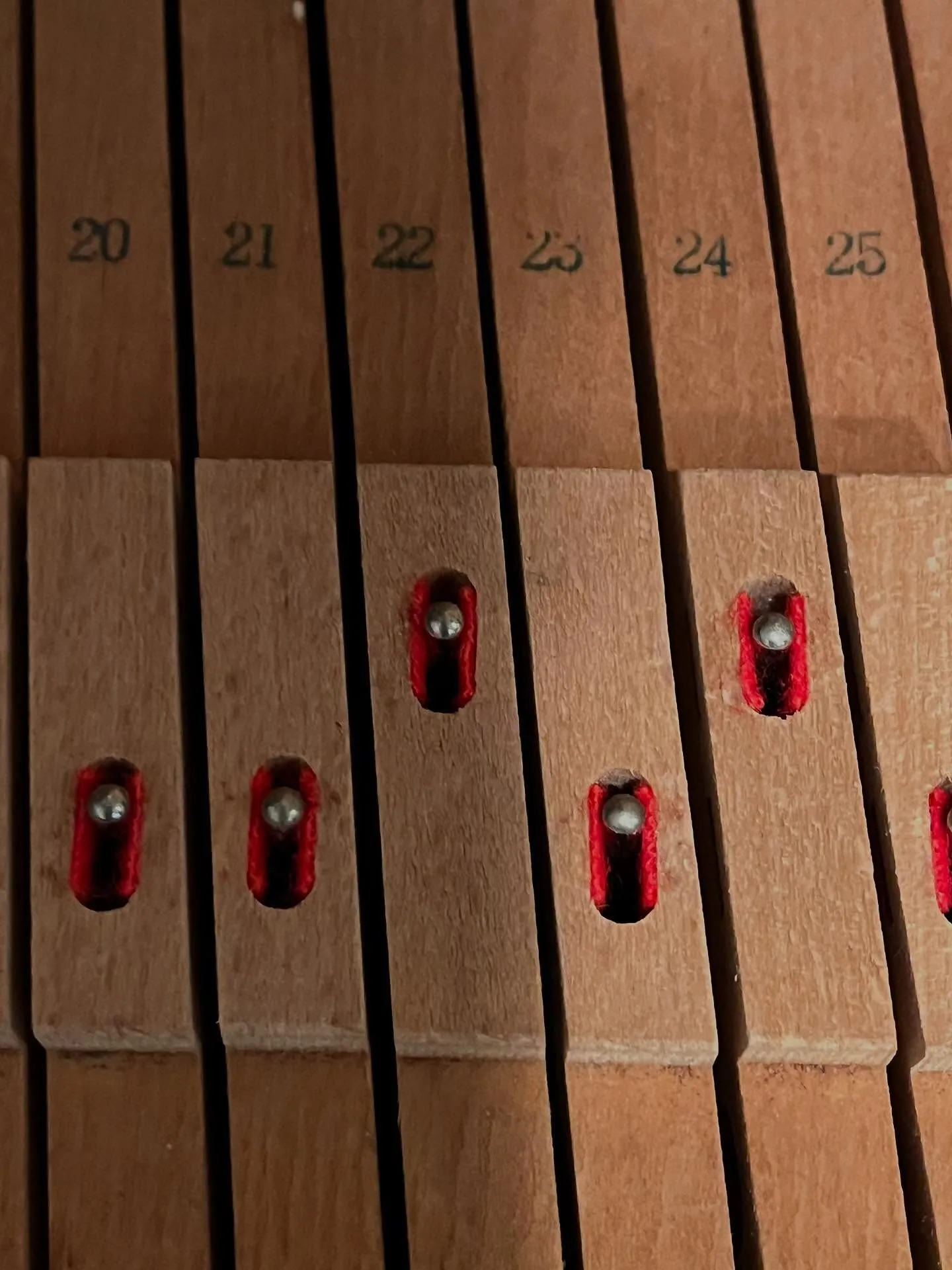 【久々のピアノ調律】何十年も調律されていないピアノ