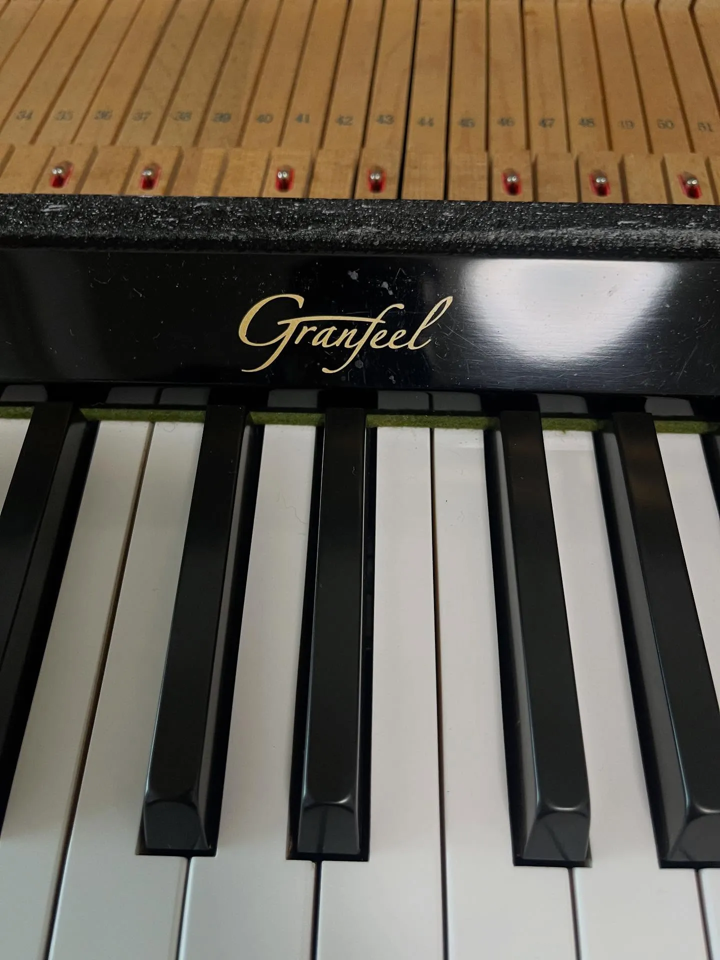 ピアノの発表会コンクールの連絡にオススメなピアノ