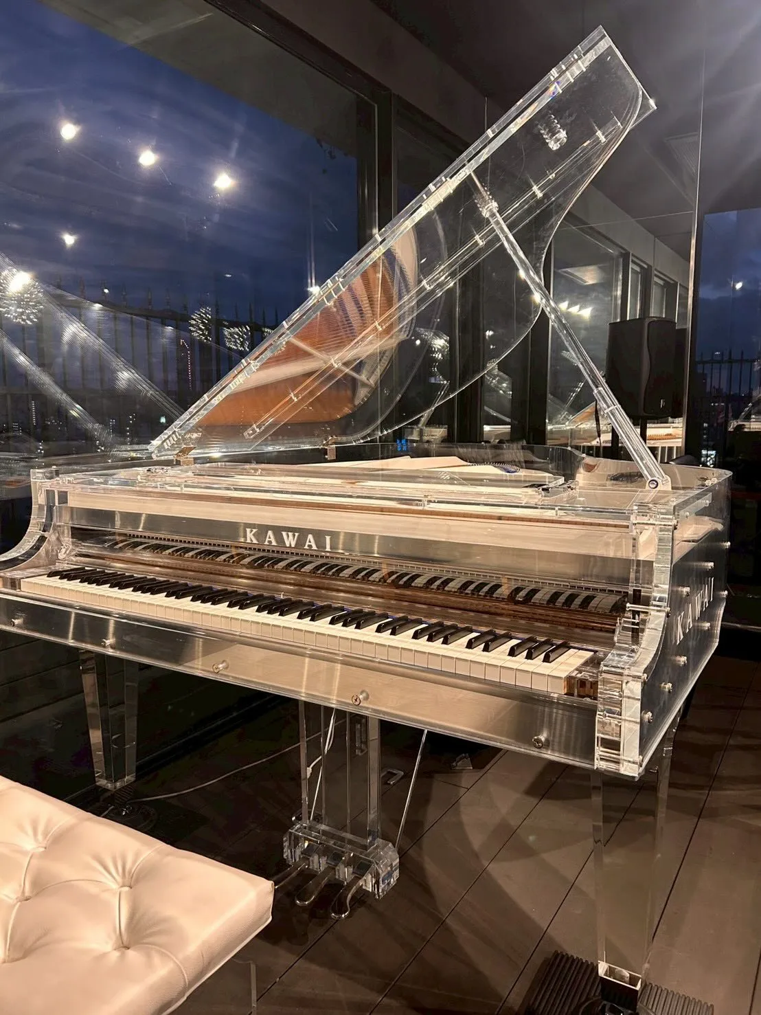 クリスタルグランドピアノとバレンタイン会