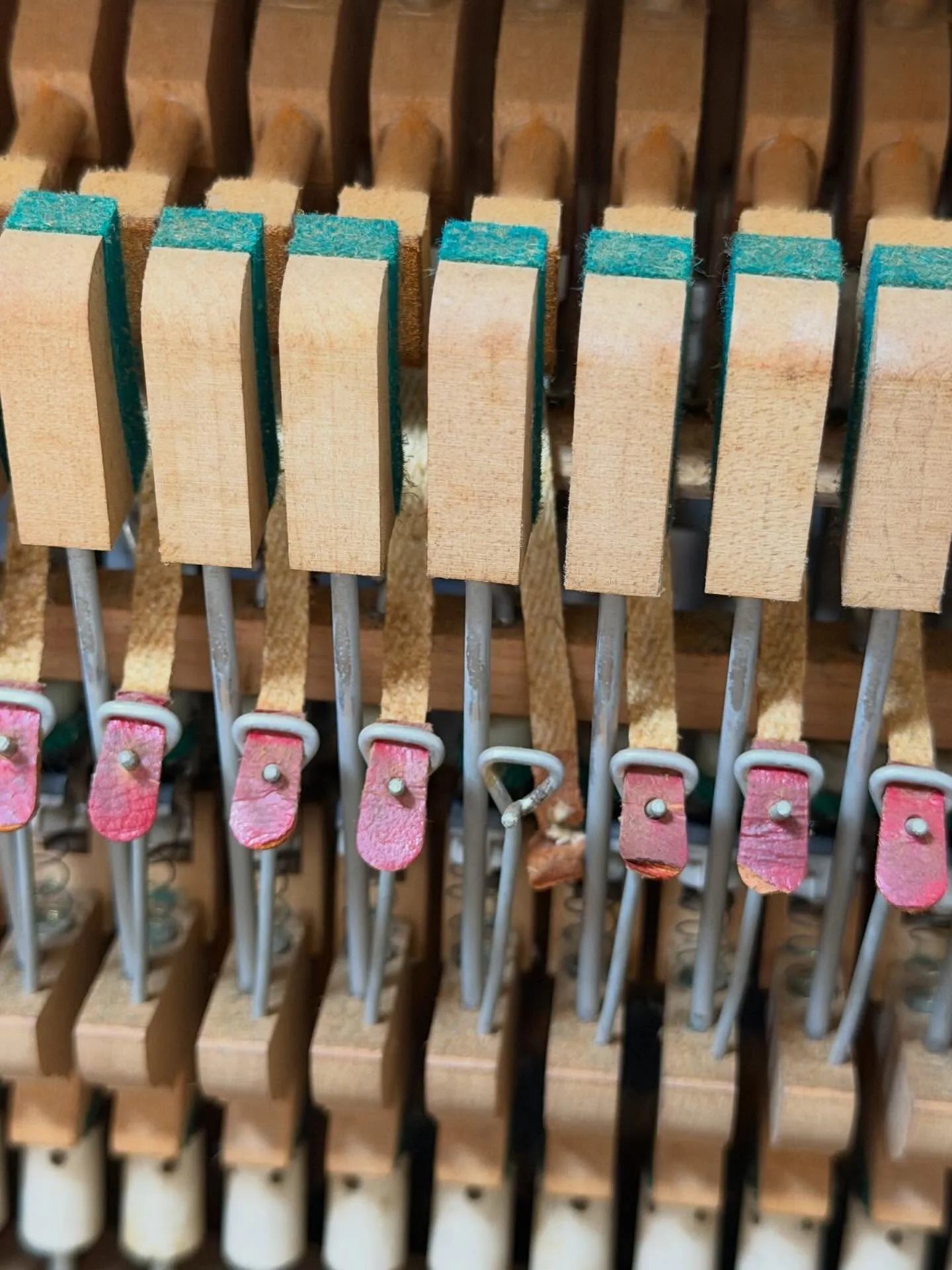 【ピアノ修理】まずはパーツを揃え整える所から