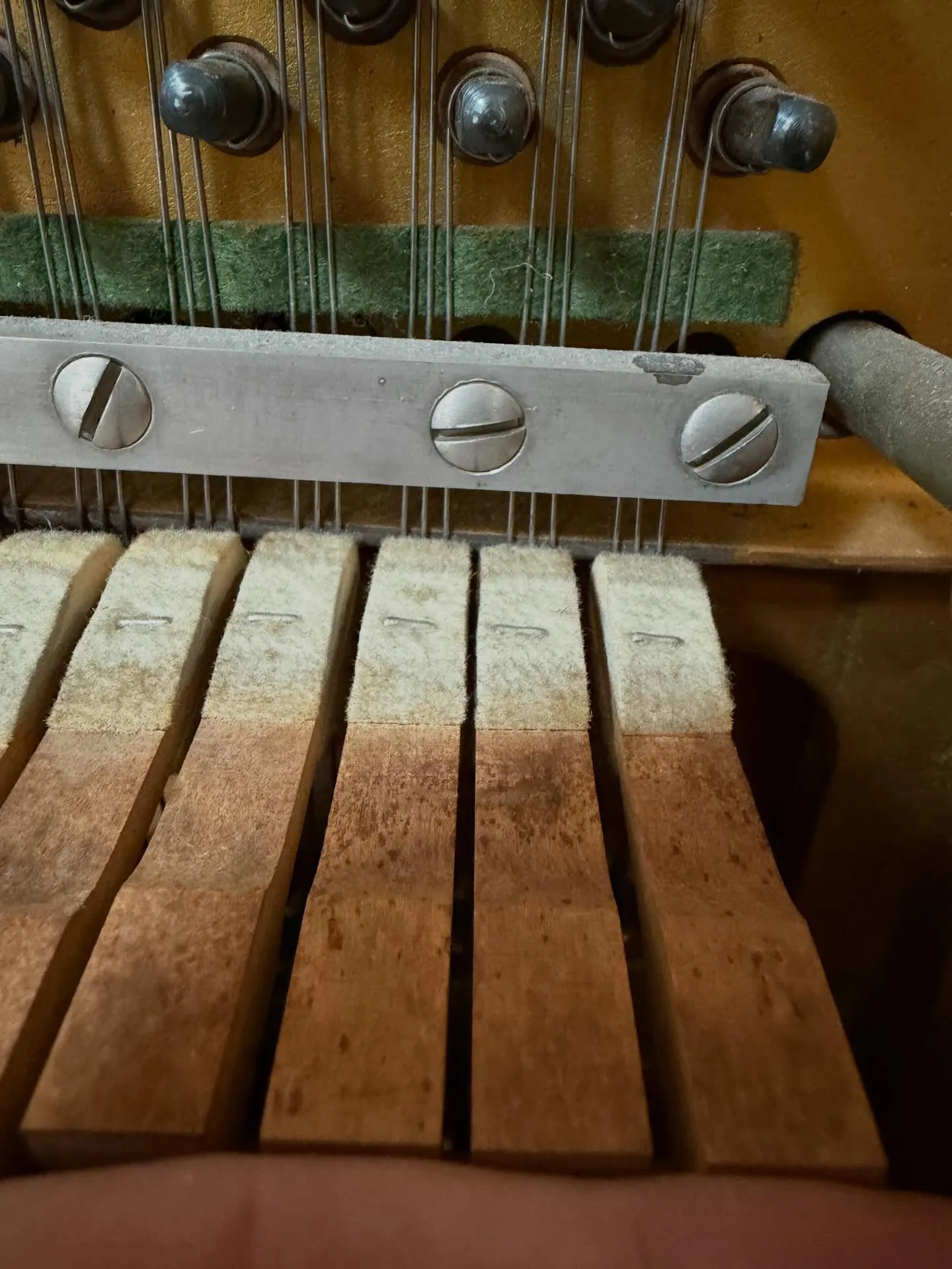 【ピアノ修理】まずはパーツを揃え整える所から